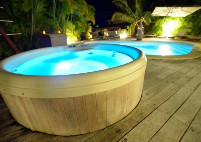 jacuzzi by night